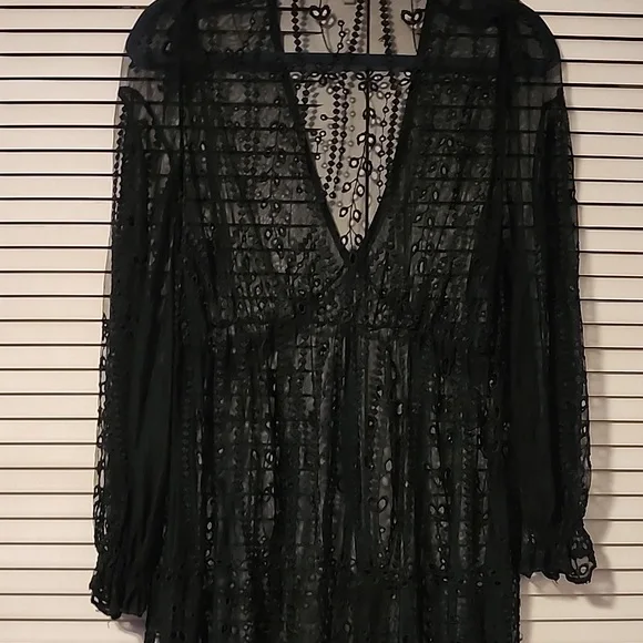 Hem & Thread Black lace tunic top size large - Picture 4 of 4